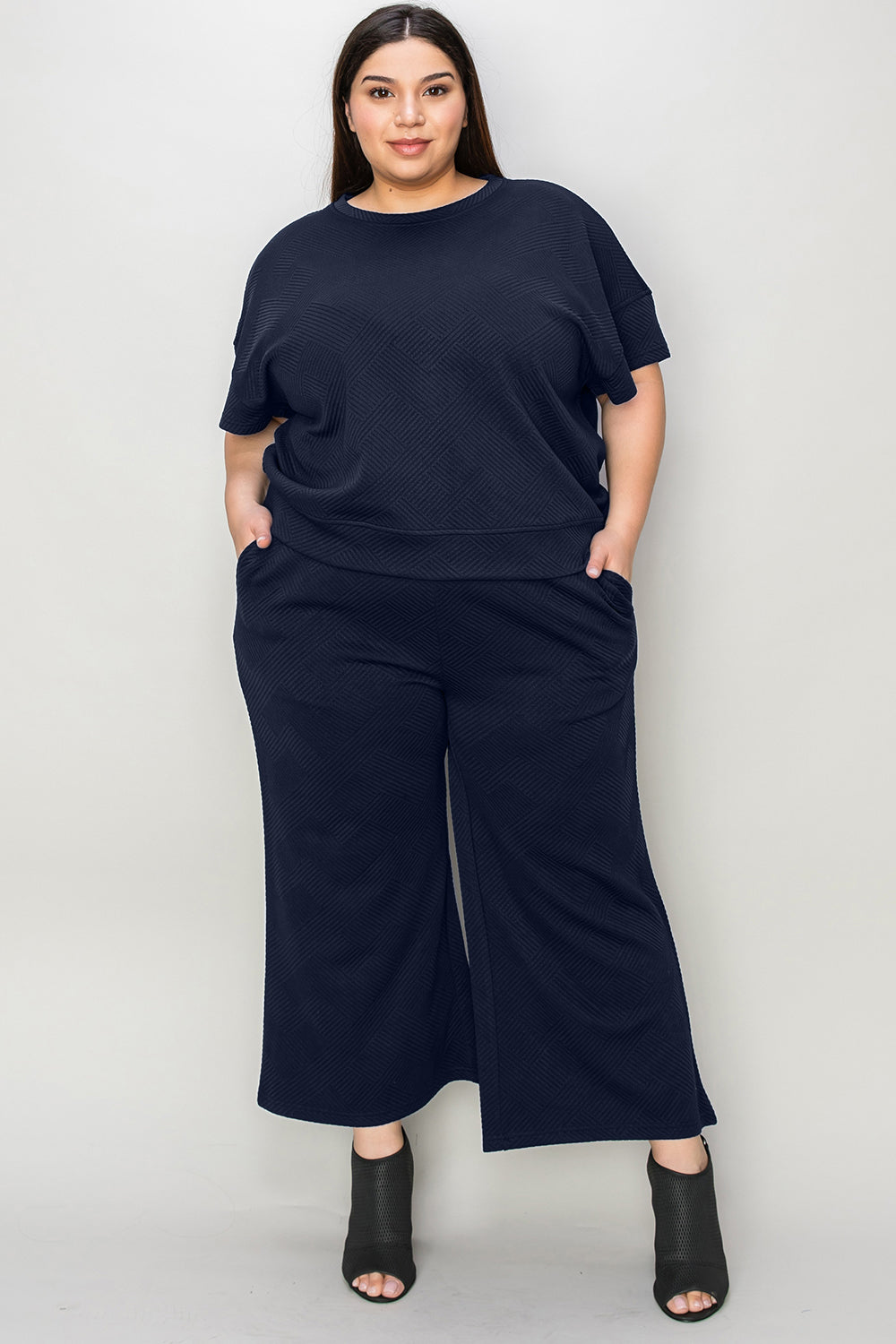 Diana Short Sleeve Top and Pants Set in 4 Colors!