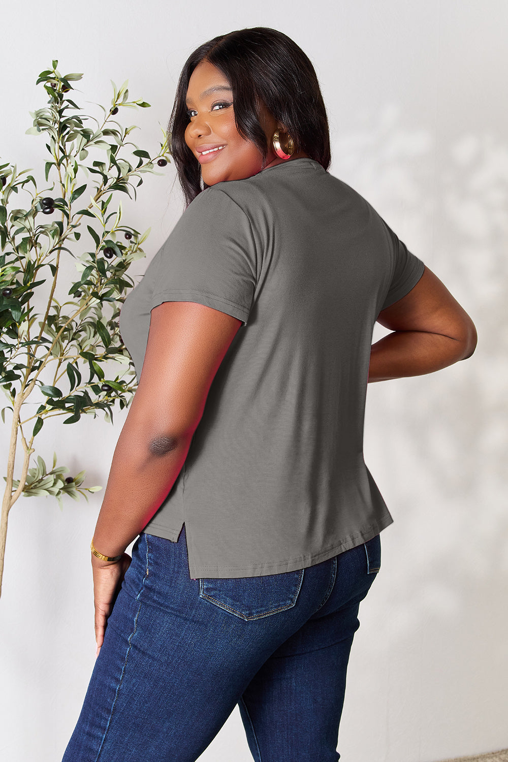 Basic Round Neck Short Sleeve T-Shirt in 7 Colors!