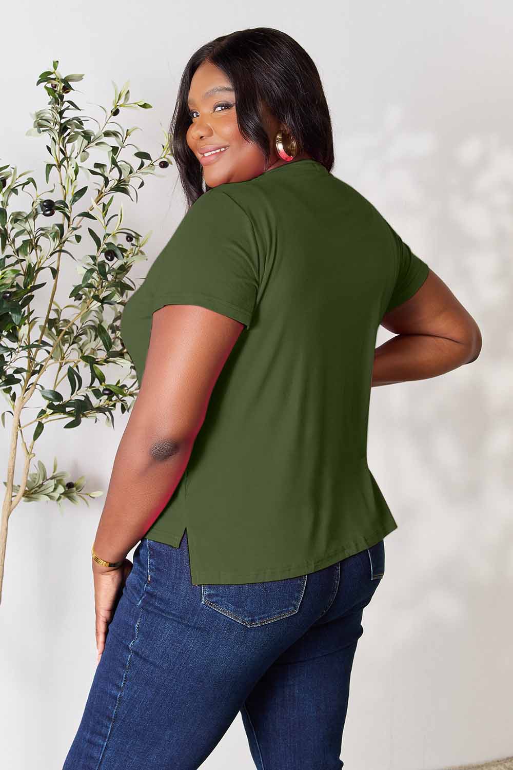 Basic Round Neck Short Sleeve T-Shirt in 7 Colors!