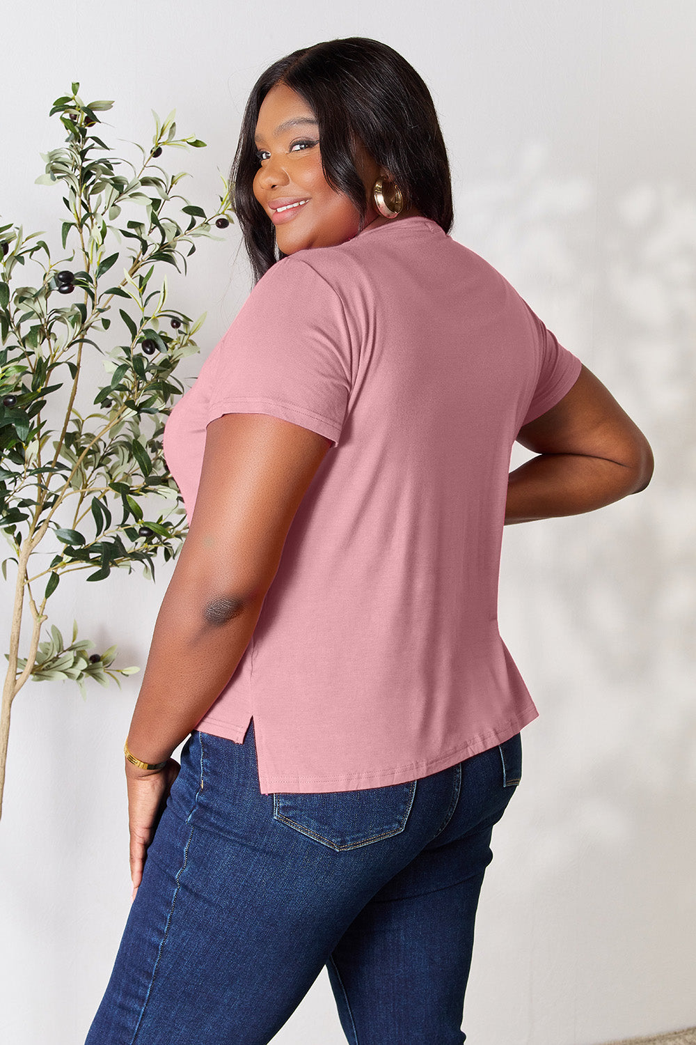 Basic Round Neck Short Sleeve T-Shirt in 7 Colors!