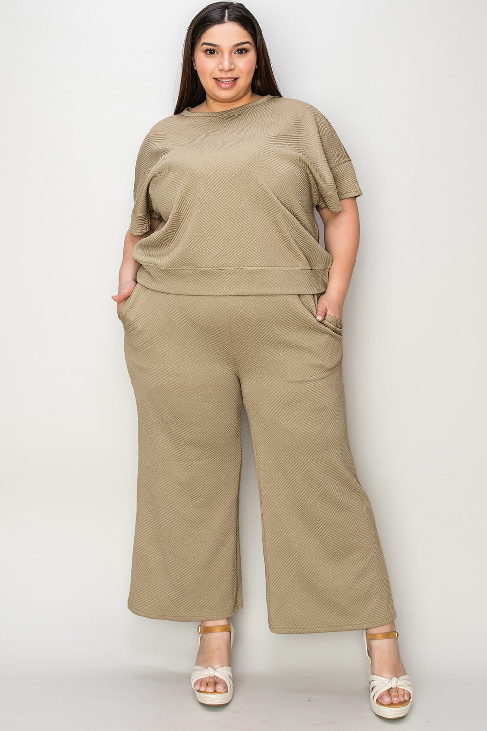 Diana Short Sleeve Top and Pants Set in 4 Colors!