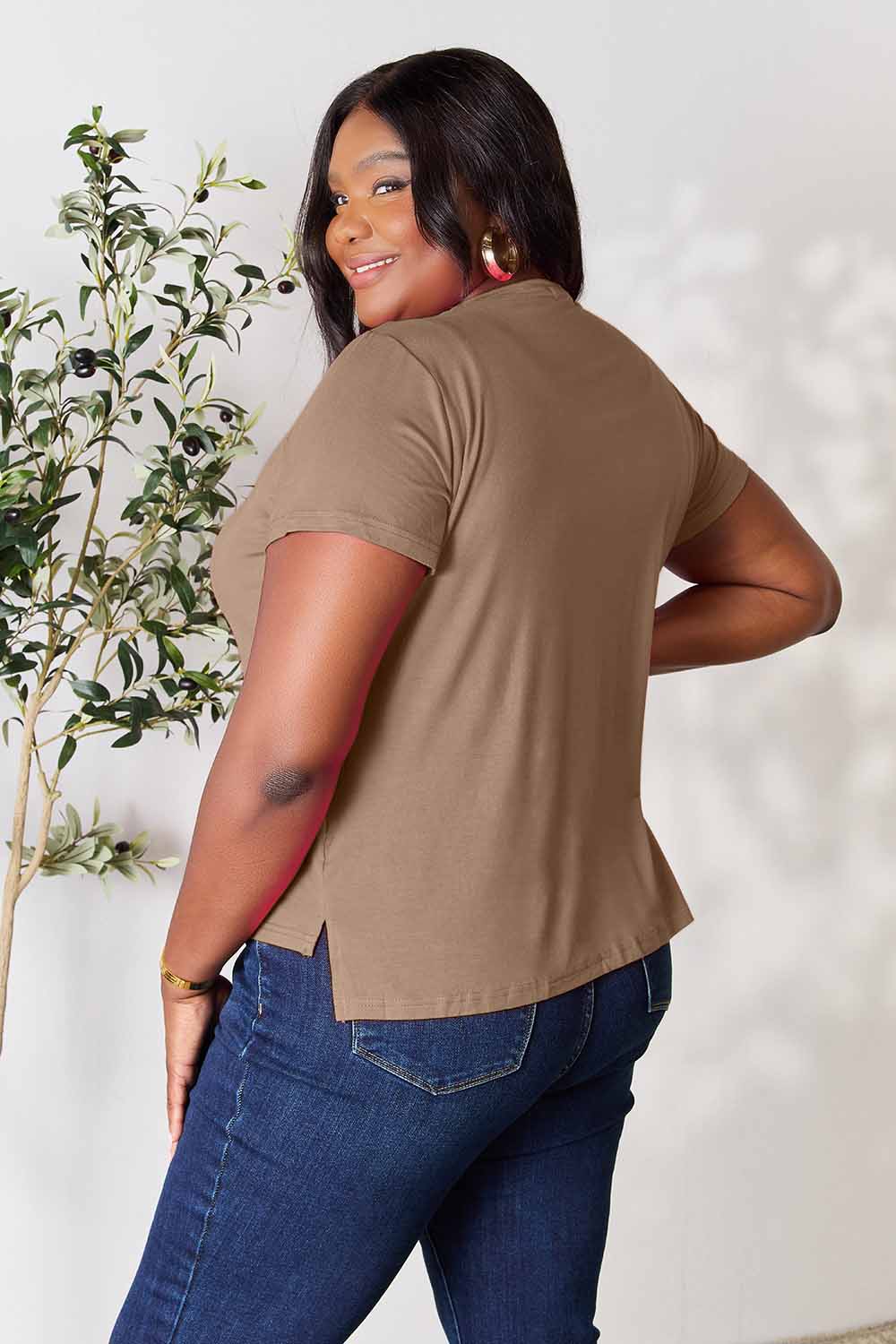 Basic Round Neck Short Sleeve T-Shirt in 7 Colors!