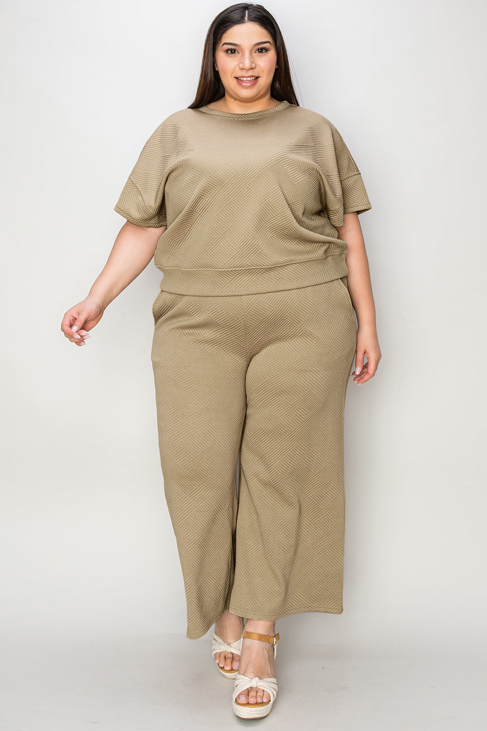 Diana Short Sleeve Top and Pants Set in 4 Colors!
