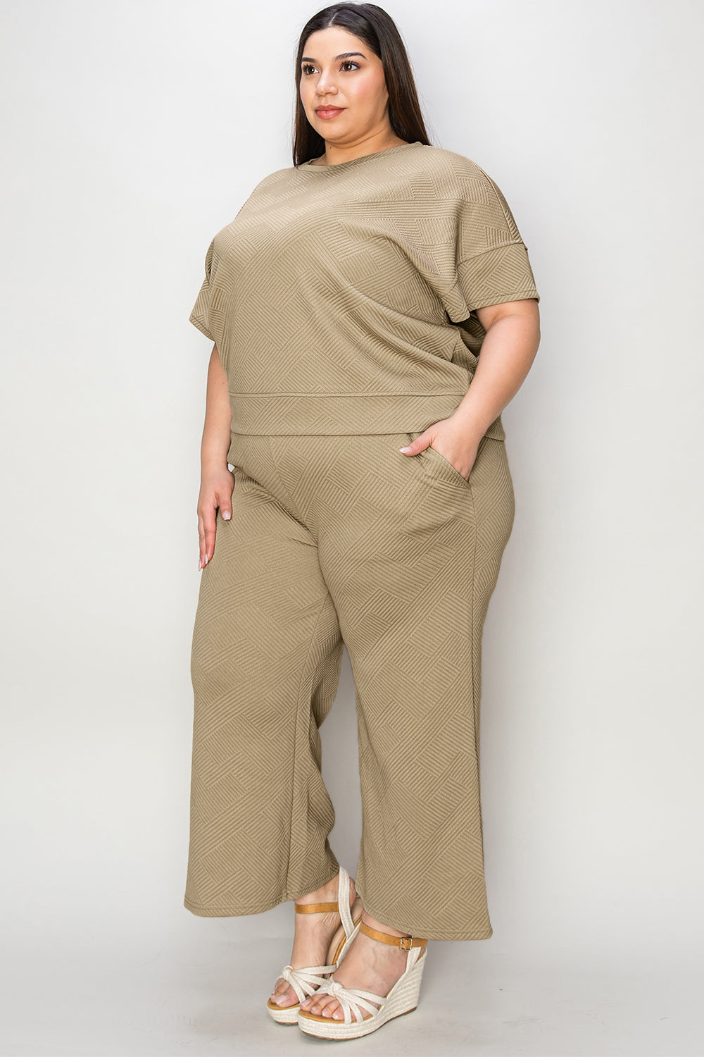 Diana Short Sleeve Top and Pants Set in 4 Colors!